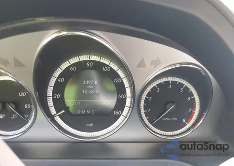 2010 Mercedes-Benz C 300 Luxury/Sport z USA, uszkodzony, nr VIN WDDGF5EB3AR089831